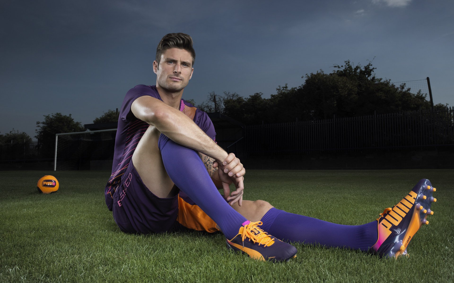 九游app官网下载-_冬季户外网球赛：雪地上的快节奏较量_，冬季网球装搭配