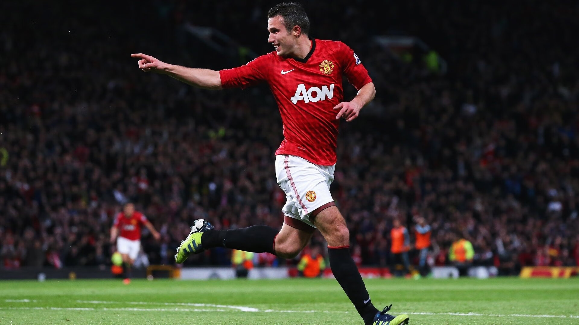 国际车手争夺赛季桂冠，国际赛车车队