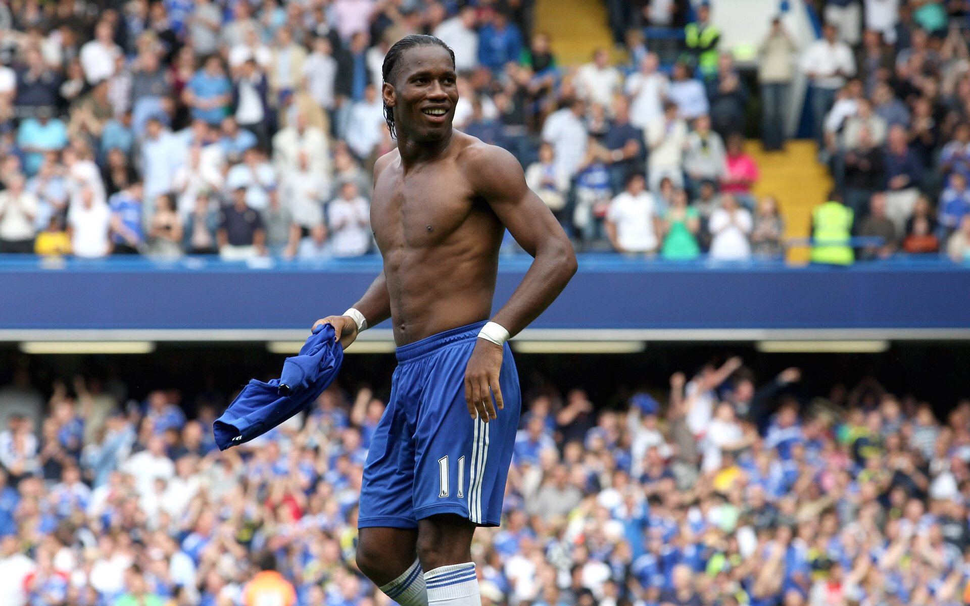 阿伊塔娜·邦马蒂蝉联女子金球奖,巴萨中场再创辉煌